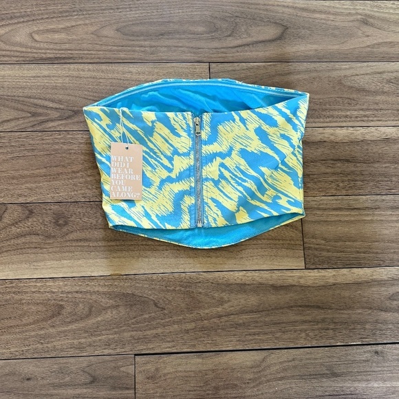 NWT | Tiger Mist Quinne Tube Crop Top | Blue/Yellow Abstract | Size M - Picture 8 of 8